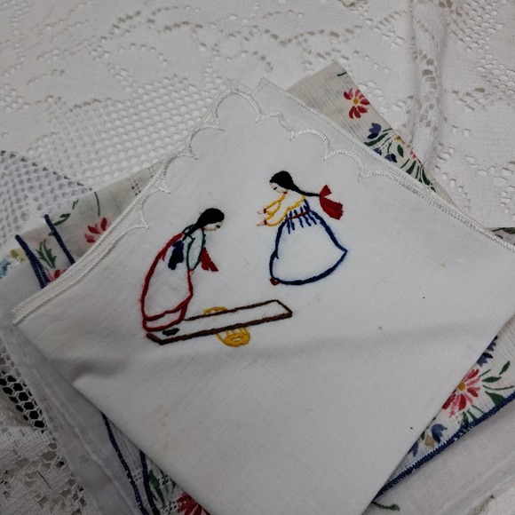Vintage Hankies Lot Floral Embroidered Handkerchiefs Cotton Pocket Square Set - Picture 3 of 9